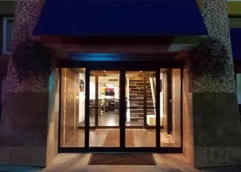 Riverside Suites hotel thumbnail 4