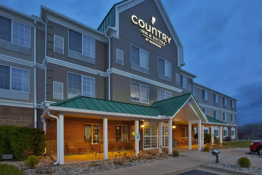 Country Inn & Suites by Radisson, Big Rapids, MI hotel detail image 2