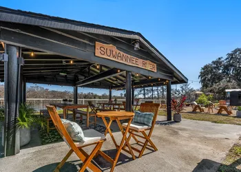 Suwannee Gables Motel and Marina hotel thumbnail 3