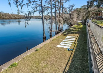 Suwannee Gables Motel and Marina hotel thumbnail 4