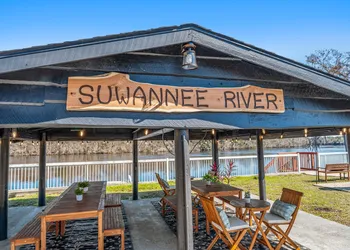 Suwannee Gables Motel and Marina hotel thumbnail 8