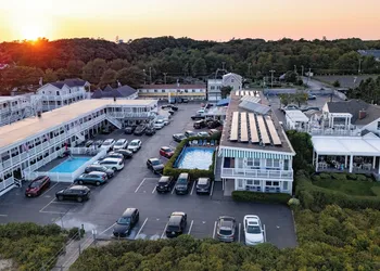 The Edgewater hotel thumbnail 6