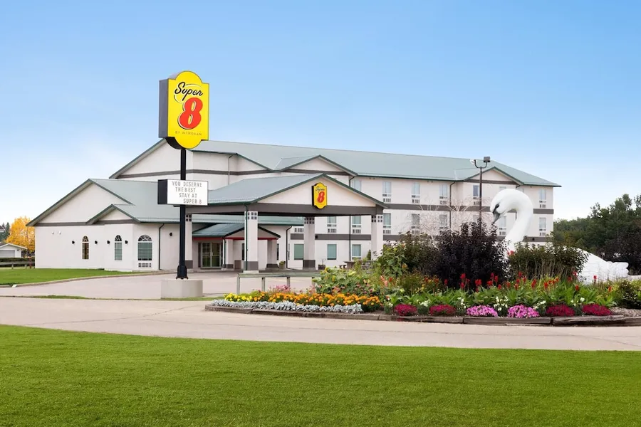 Super 8 by Wyndham Swan River MB hotel detail image 2