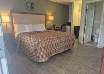 Maple Leaf Motel hotel thumbnail 2