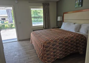 Maple Leaf Motel hotel thumbnail 5
