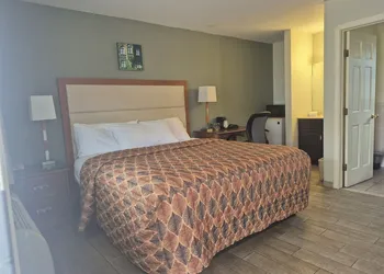 Maple Leaf Motel hotel thumbnail 6