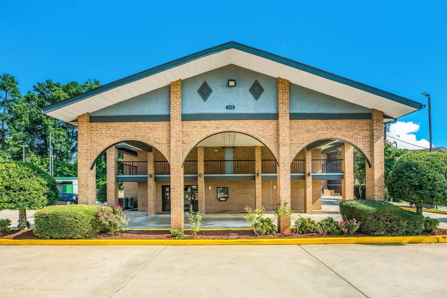 Americas Best Value Inn Stockbridge hotel detail image 2