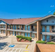 Americas Best Value Inn Stockbridge hotel detail image 3