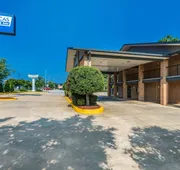 Americas Best Value Inn Stockbridge hotel detail image 4