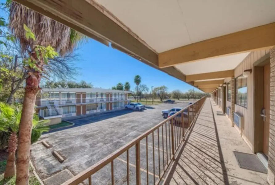 Americas Best Value Inn Uvalde hotel detail image 6