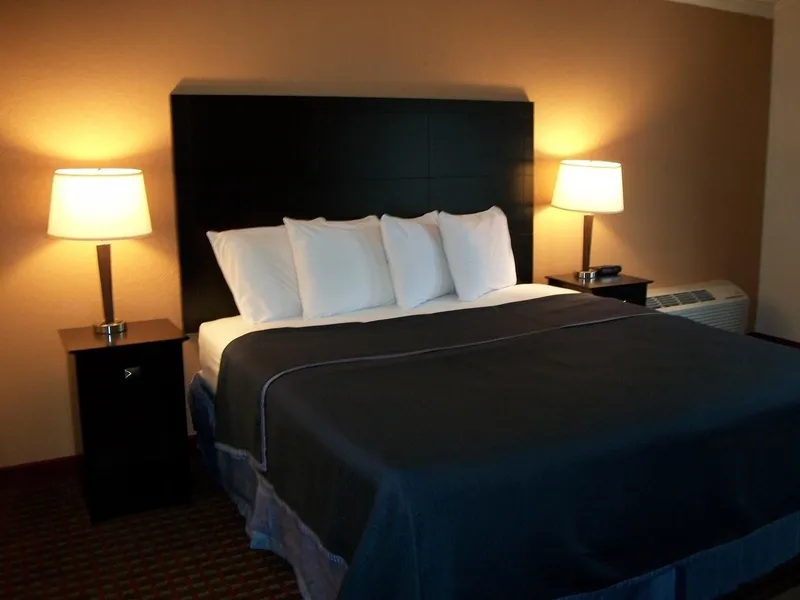 Americas Best Value Inn Romulus Detroit Airport hotel detail image 2