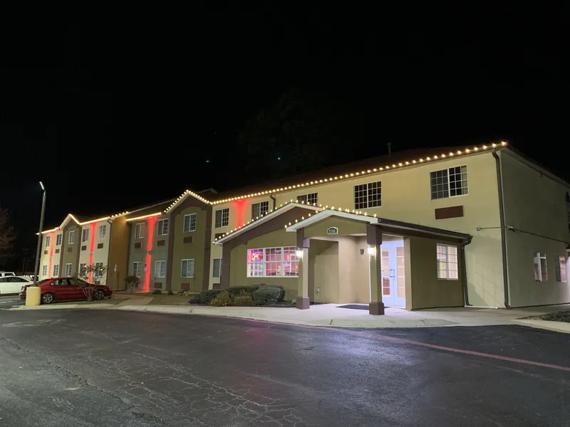 HomeTown Inn & Suites hotel detail image 2