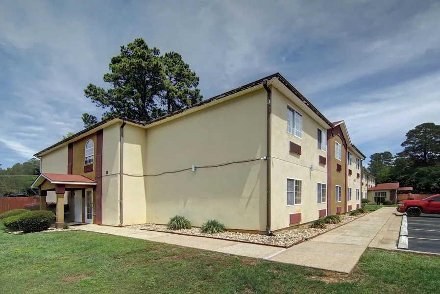 HomeTown Inn & Suites hotel detail image 6