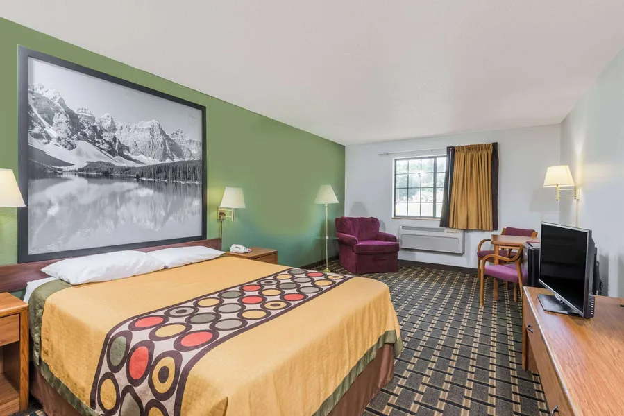 Super 8 by Wyndham Coshocton Roscoe Village hotel detail image 2