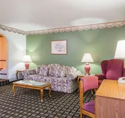 Super 8 by Wyndham Coshocton Roscoe Village hotel detail image 7