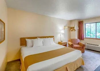 Rodeway Inn hotel thumbnail 3