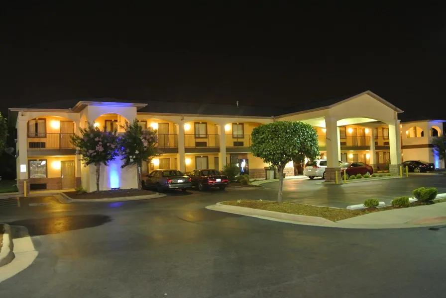 Americas Best Value Inn & Suites University Ave hotel detail image 2