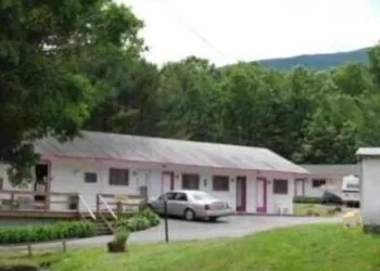 Four Seasons Motel hotel thumbnail 3