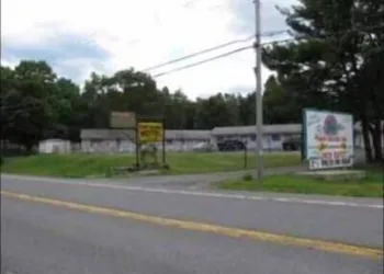 Four Seasons Motel hotel thumbnail 4