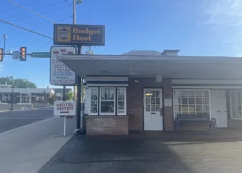 Budget Host Three Crowns Motor Lodge hotel thumbnail 2