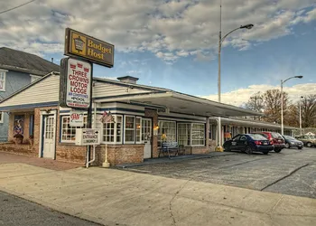Budget Host Three Crowns Motor Lodge hotel thumbnail 5