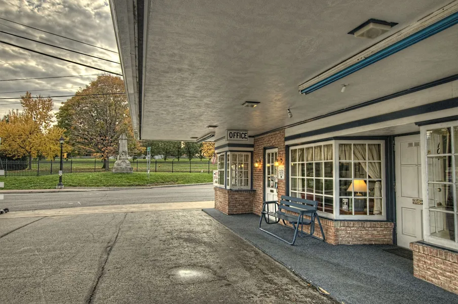 Budget Host Three Crowns Motor Lodge hotel detail image 6