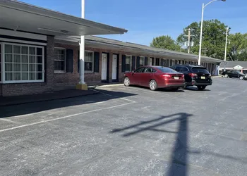 Budget Host Three Crowns Motor Lodge hotel thumbnail 7