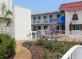 Motel 6 Gardena hotel thumbnail 7