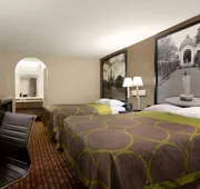 Super 8 by Wyndham Lake Charles Northeast hotel detail image 7