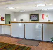Econo Lodge Canton I-55 hotel detail image 4