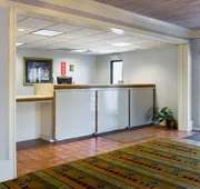 Econo Lodge Canton I-55 hotel detail image 5