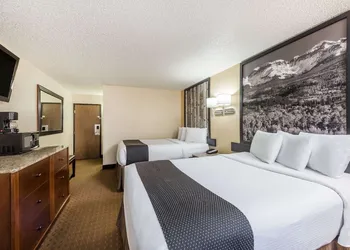 Super 8 by Wyndham Canon City hotel thumbnail 6