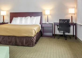 Econo Lodge Ames hotel thumbnail 4