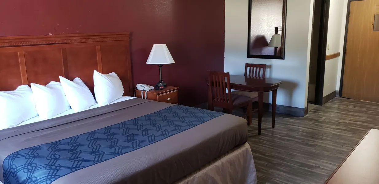 Econo Lodge Cedar Rapids South hotel detail image 6