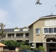 Oak Tree Inn hotel detail image 5