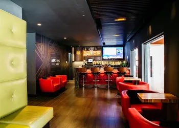 BLVD Hotel & Suites hotel thumbnail 4