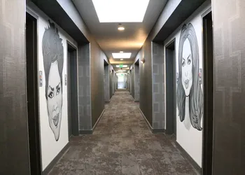 BLVD Hotel & Suites hotel thumbnail 5