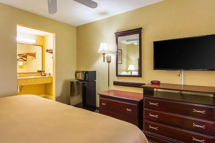Bryant Inn & Suites hotel detail image 2