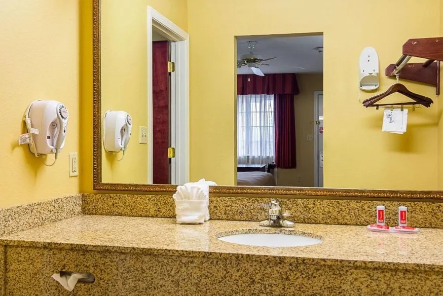 Bryant Inn & Suites hotel detail image 6