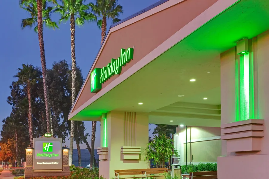 Holiday Inn Hotel & Suites Anaheim by IHG hotel detail image 2