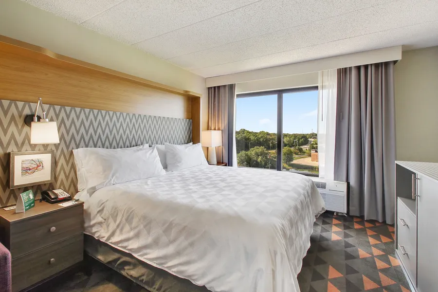 Holiday Inn Chicago Nw Crystal Lk Conv Ctr by IHG hotel detail image 6