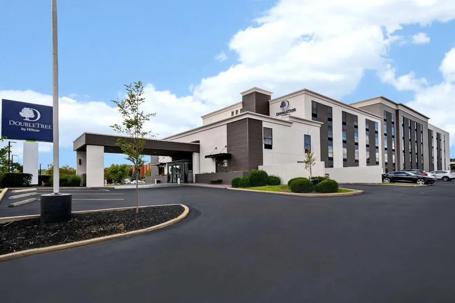 DoubleTree by Hilton St. Louis Airport hotel detail image 2