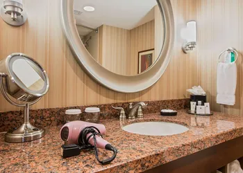 Sonesta Milwaukee West Wauwatosa hotel thumbnail 5