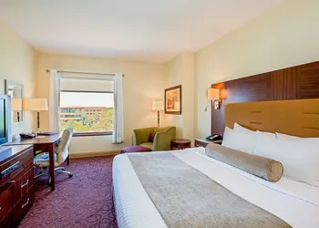 Sonesta Milwaukee West Wauwatosa hotel thumbnail 8