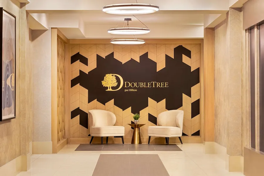 DoubleTree by Hilton Pointe Claire Montreal Airport West hotel detail image 2