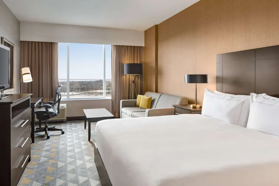 DoubleTree by Hilton Pointe Claire Montreal Airport West hotel detail image 6