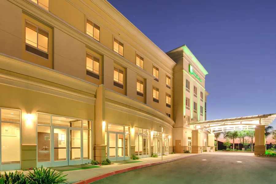 Holiday Inn & Suites Bakersfield by IHG hotel detail image 2