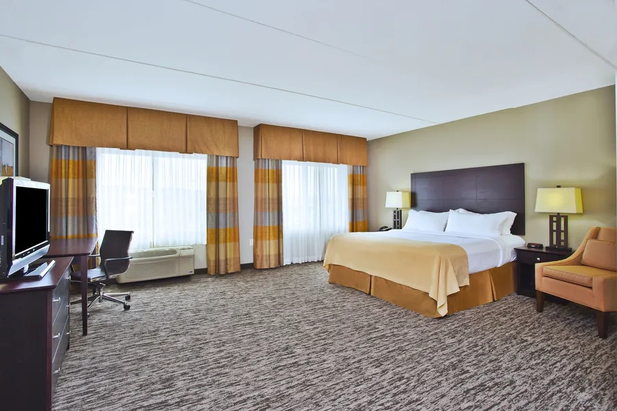 Holiday Inn & Suites Green Bay Stadium by IHG hotel detail image 6