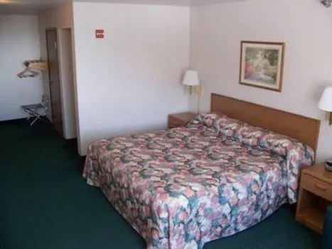 Budget Host Inn & Suites hotel detail image 1