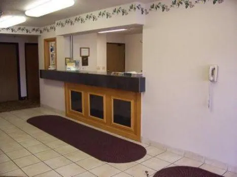 Budget Host Inn & Suites hotel detail image 3